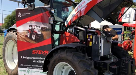 Teljes mellszélességgel kivonultak a STEYR traktorok – VIDEÓ