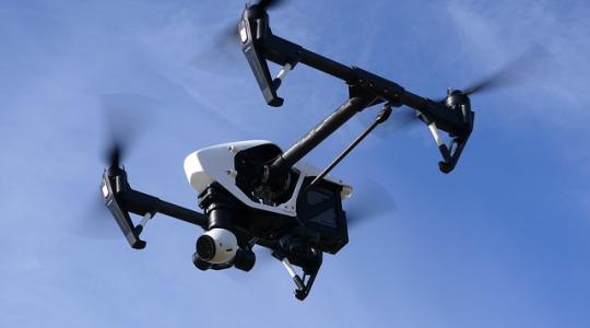 Mi történik, ha a drónok egyre okosabbak, és képesek saját maguk kitérni az útjukba kerülő akadályok elől?