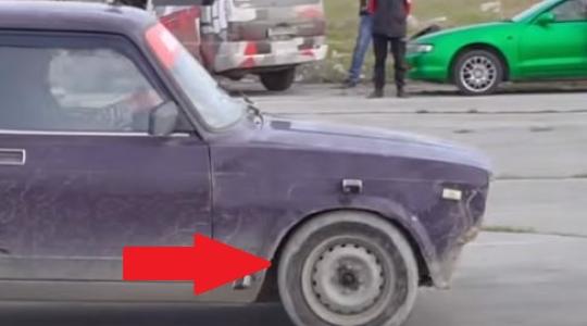 Az oroszok legújabb dobása, a betonkerekű Lada – VIDEÓ