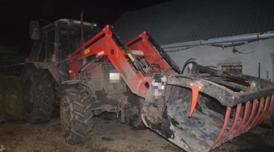 Mérgében a traktora rakodókanalával lökött fel egy gyalogost