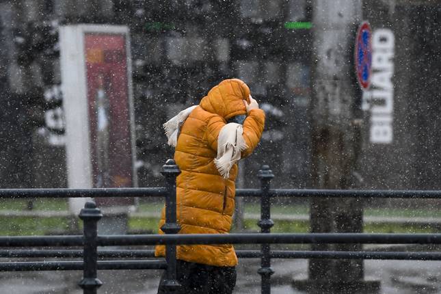 Erős széllel kísért havas eső Debrecenben 2021. január 25-én