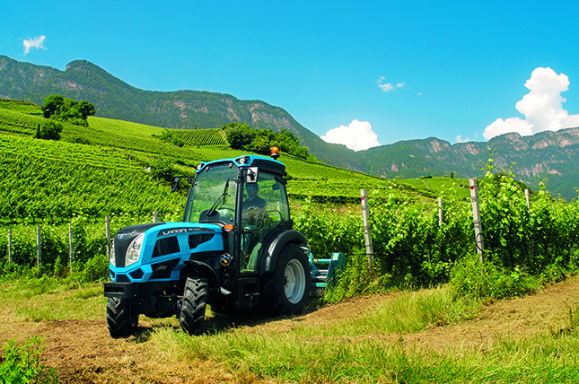 Landini ültetvényes traktor szőlőben