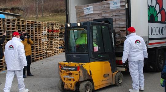 46 tonna segítség: Saját termékekből készített adománycsomagot a Mészáros Csoport