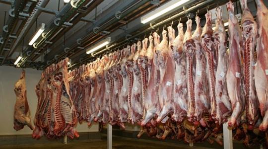 Több sertést, kevesebb marhát és csirkét vágtak le tavaly a hazai vágóhidakon