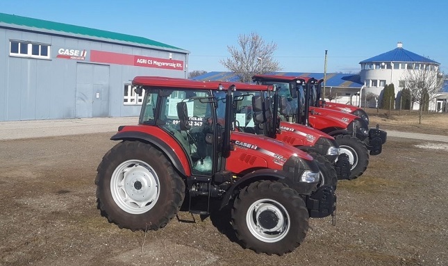 Traktorok az AGRI CS Magyarország Kft. telephelyén