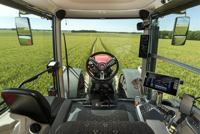 Massey Ferguson 8s traktor fülke