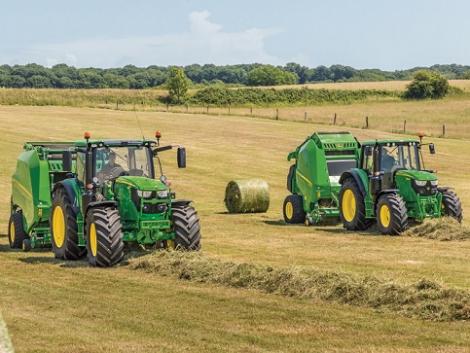 Új John Deere bálázó ajándék bálahálóval! – VIDEÓ