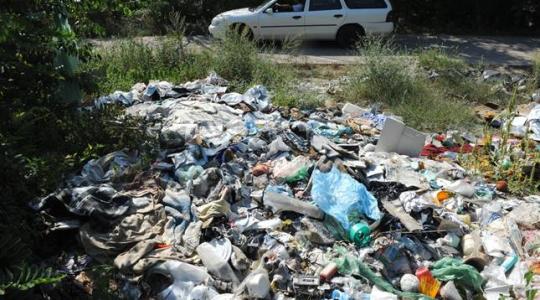 Az út menti illegális hulladékot gyűjtik – országszerte korlátozásokra kell számítani