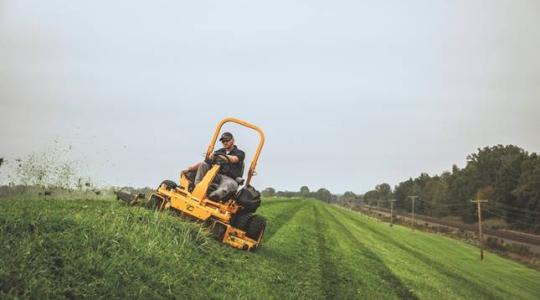 Új fűnyíró traktorok Magyarországon