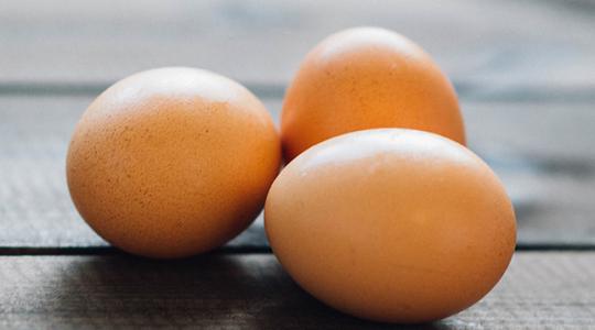 Ilyen egyszerűen csökkenthető a tojássárga koleszterinszintje?