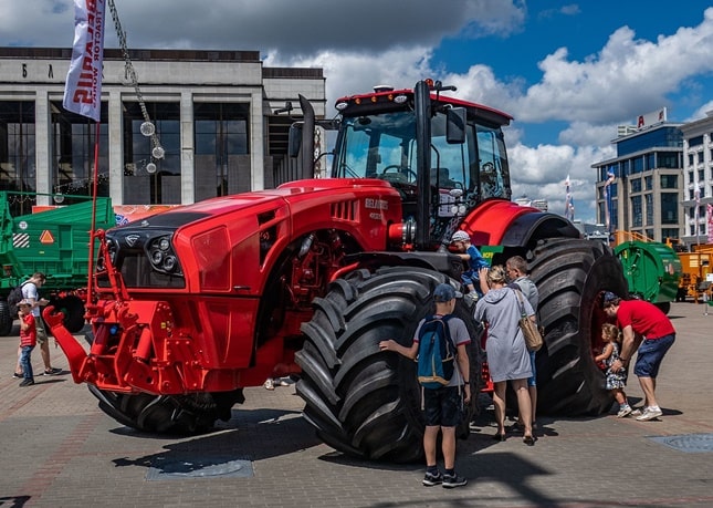 a legnagyobb MTZ traktor