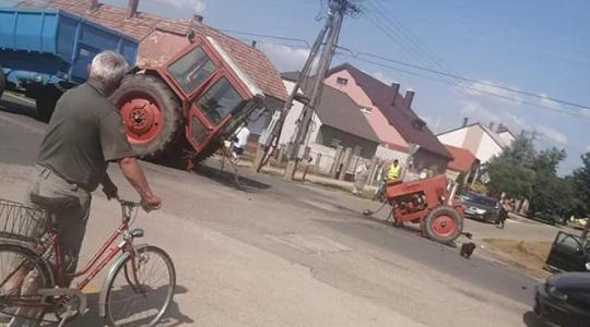 Különös baleset: szétszakadt egy MTZ traktor Kapuváron