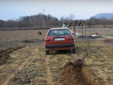 Lehet-e kettes Golffal szántani? – Videó