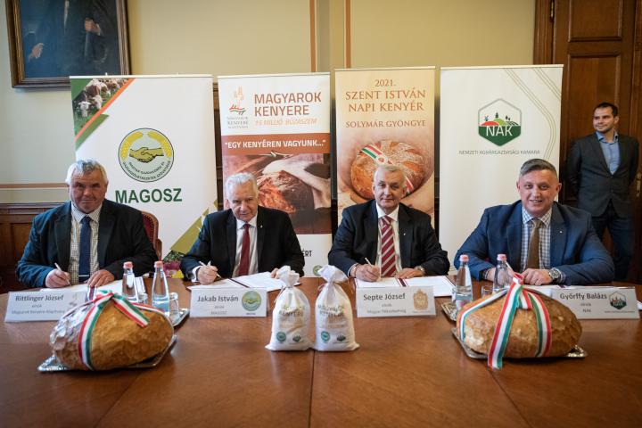 A Magyarok Kenyere program szervezői és a Magyar Pékszövetség aláírja a megállapodást