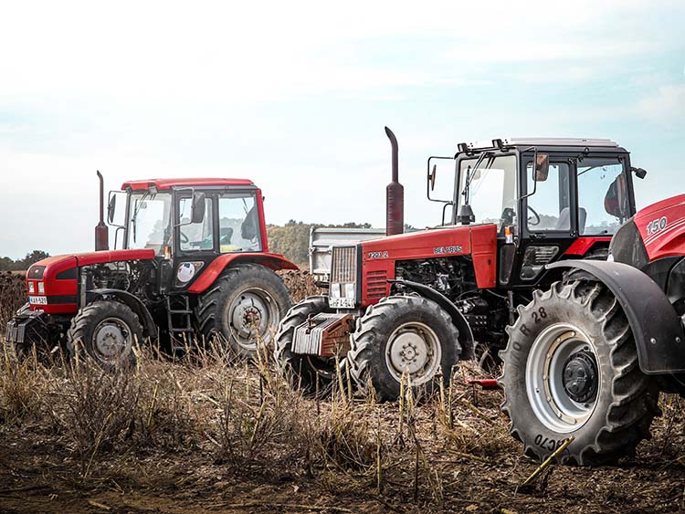 Case IH traktorok a szántóföldön