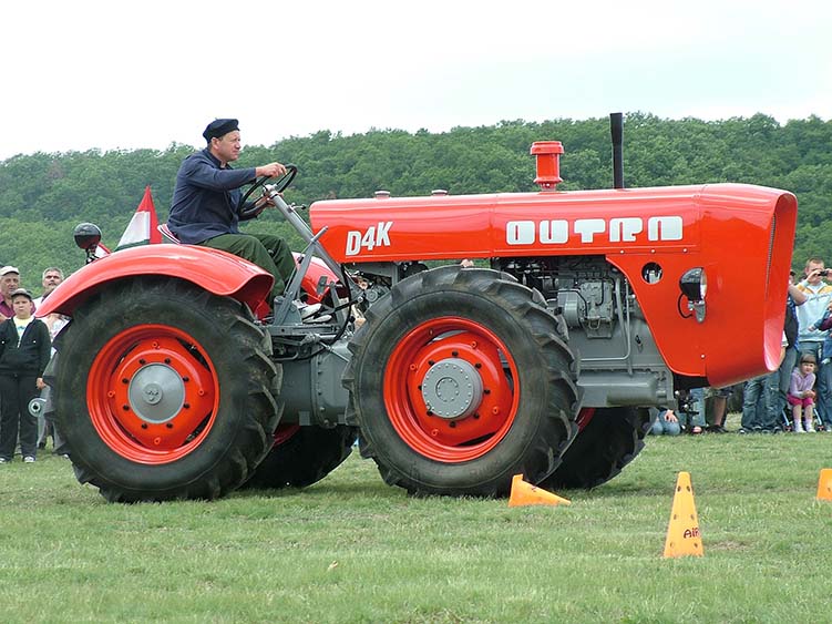 Dutra D4K traktor a 2012-es Traktormajálison 