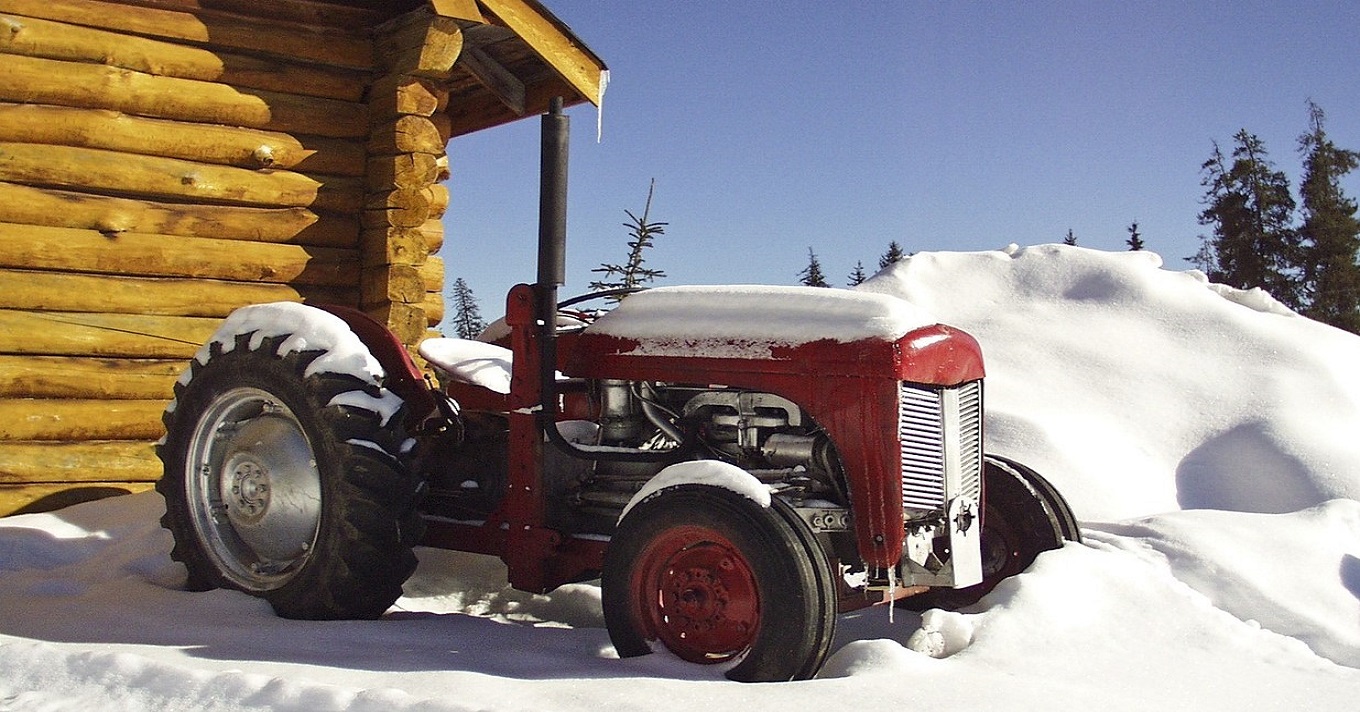 traktor hóban