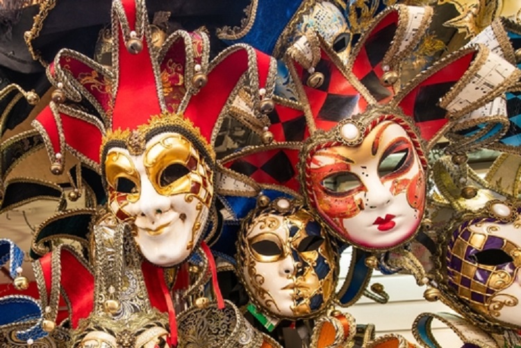 velencei karneváli maszkok