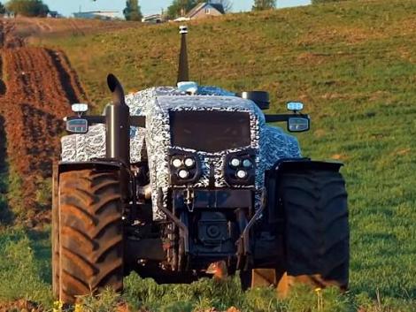 Ezt látnod kell! Önvezető Belarus MTZ traktor!