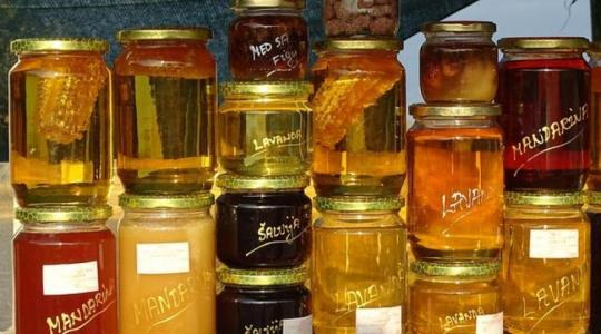 Bombaüzletté vált a mézhamisítás – célkeresztben az akácméz