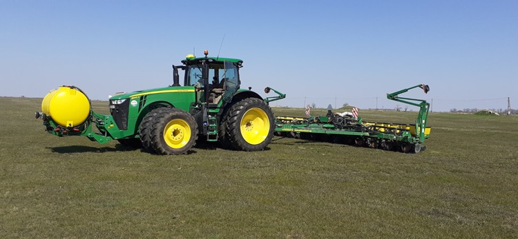 John Deere traktorok és egyéb, precíziós gazdálkodásba állítható gépek is bérelhetők 