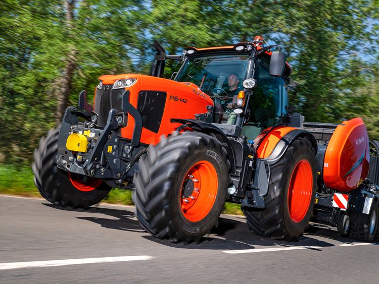 Kubota új mezőgazdasági traktor M6142