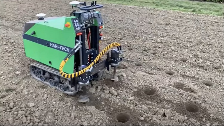 Önvezető robot gödörfúró adapterrel
