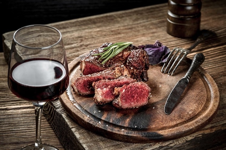 steak és vörösbor