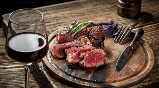Tiltólistára kerülhet a borok és vörös húsok népszerűsítése?
