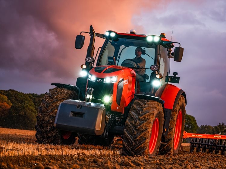 Kubota traktor: A kiemelkedő vezetési kényelem elengedhetetlen a hosszú, fárasztó munkanapokon