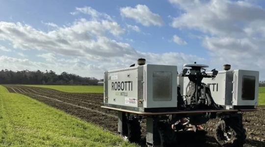 A gazdák igényeihez igazítva: AgroIntelli Robotti LR tereprobot