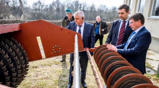 Lerántották a leplet az új, magyar talajművelő gépről