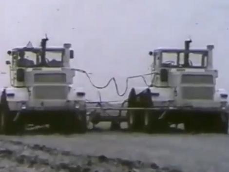 Biztos, hogy látni akarod! Kirovec K-700 traktor ikrek munkában – Videó