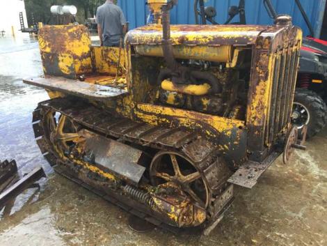 Ritka Caterpillar lánctalpas traktor: eredeti állapotában látható, és üzemképes!