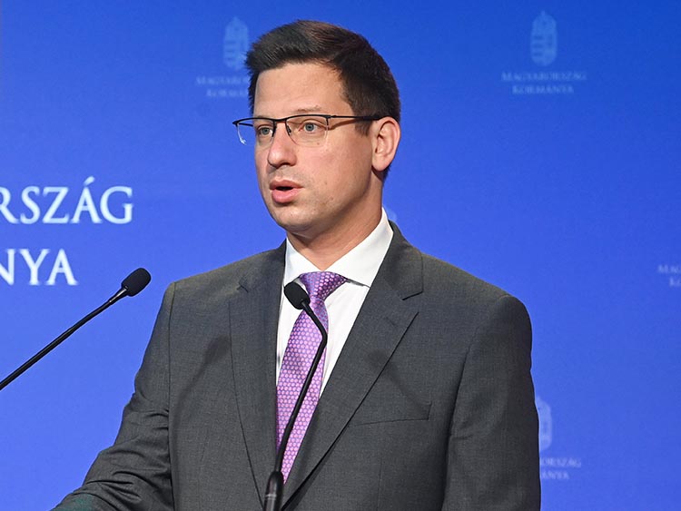 Gulyás Gergely, a Miniszterelnökséget vezető miniszter a kormányinfó sajtótájékoztatón 2022. április 21-én