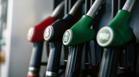 Közeledik a hatósági áras tankolás vége – hol tartanak most az üzemanyagárak? 