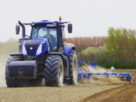 Csúcskategóriás tudás a zöldítésben is: New Holland traktorok a Lajtamag Kft.-nél – Gazdariport