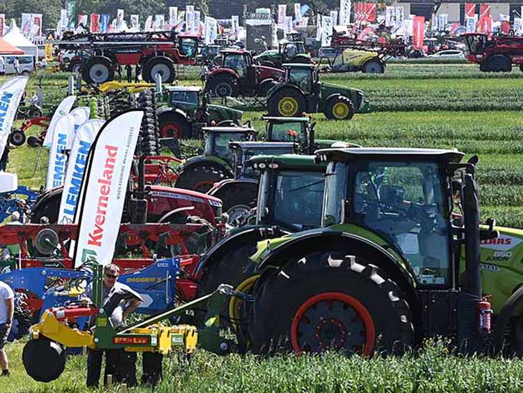 A Nemzeti Agrárgazdasági Kamara (NAK) Szántóföldi Napok és Agrárgépshow rendezvénye a megnyitó napján Mezőfalván 2022. június 1-jén. MTI/Máthé Zoltán