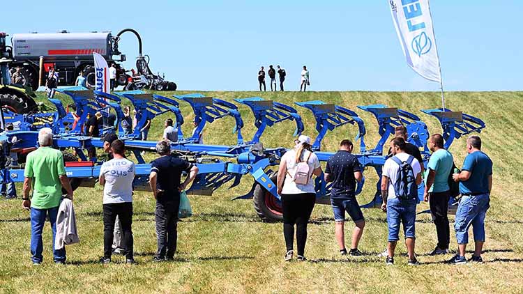 A Nemzeti Agrárgazdasági Kamara (NAK) Szántóföldi Napok és Agrárgépshow rendezvénye a megnyitó napján Mezőfalván 2022. június 1-jén. MTI/Máthé Zoltán