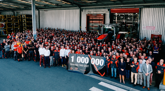Az egymilliomodik legyártott traktorát ünnepli a Massey Ferguson Beauvais-i gyártóegysége