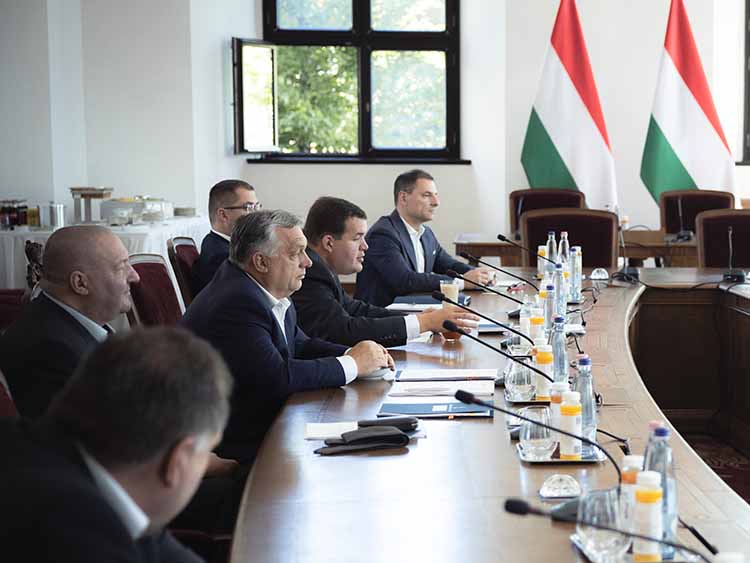 Orbán Viktor miniszterelnök a Karmelita kolostorban 
