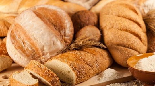 Hogy lett a félkilós kenyér 350 gramm? Zsugorodnak a termékek