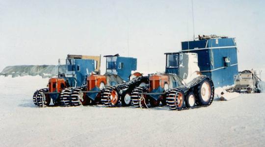 Traktorokkal a Déli-sarkra?! Egy történelmi jelentőségű expedíció