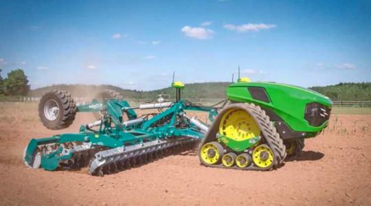 Elektromos önvezető John Deere traktor? Piaci áttörés Ausztráliában