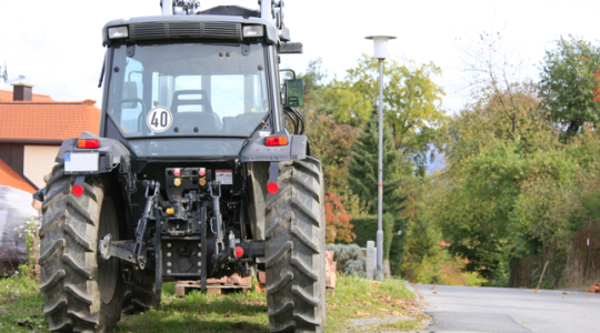 Jogosítvány nélkül vezette a lopott traktort – őrizetbe vették