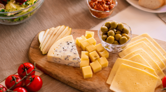 Vége a trükközésnek: hamarosan új szabályozás lép életbe a Trappista sajttal kapcsolatban