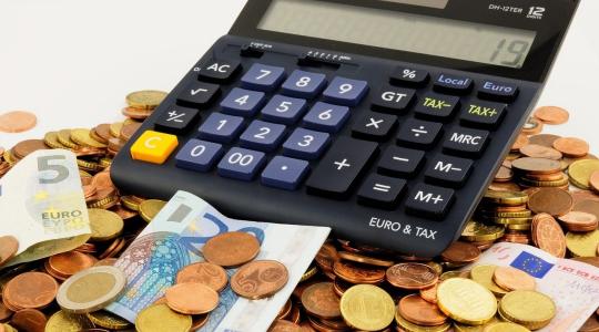Nem érkezik a beígért pénz, bajban a családok