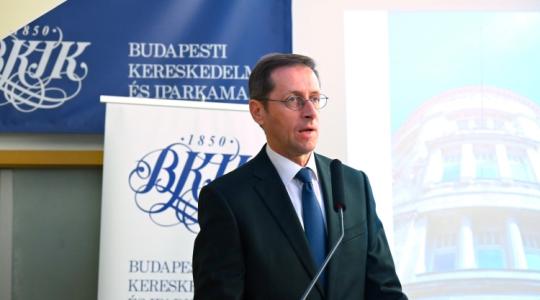 A pénzügyminiszter új adózási szabályokról és az EU-val való megegyezés esélyeiről beszélt