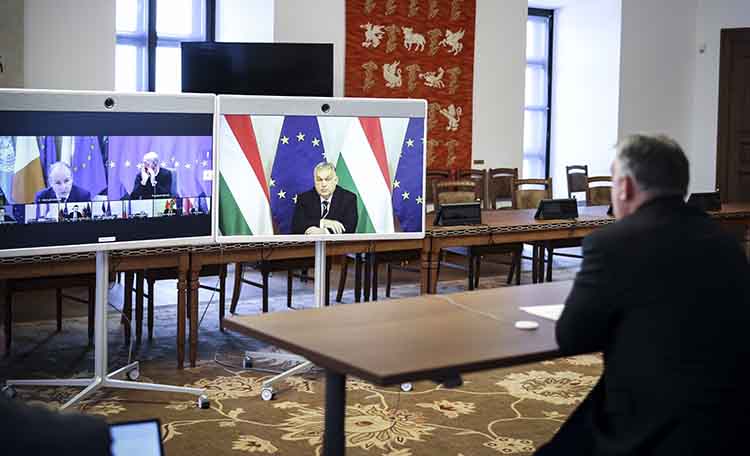 A Miniszterelnöki Sajtóiroda által közreadott képen Orbán Viktor kormányfő az e heti uniós csúcstalálkozót előkészítő videókonferencián vesz részt Budapesten, a Karmelita kolostorban 2022. december 12-én