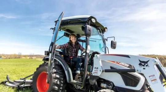 Kisebb gazdaságoknak is jó megoldás: Bobcat CT2535 kompakt traktor